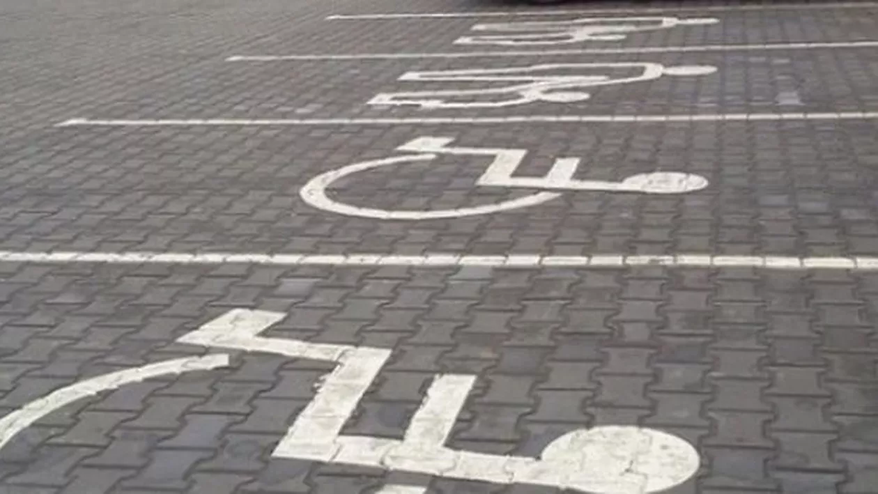 Cine este "șmecherul" care parchează pe locul destinat persoanelor cu handicap, pentru că "de aia este şef" (FOTO)