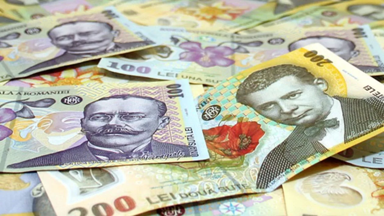Fitch avertizează că schimbările fiscale şi majorarea semnificativă a salariilor au dus la creşterea riscurilor de supraîncălzire