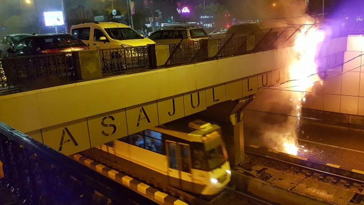 INCENDIU în Militari: Un panou situat la intrarea în Pasajul Lujerului a luat foc