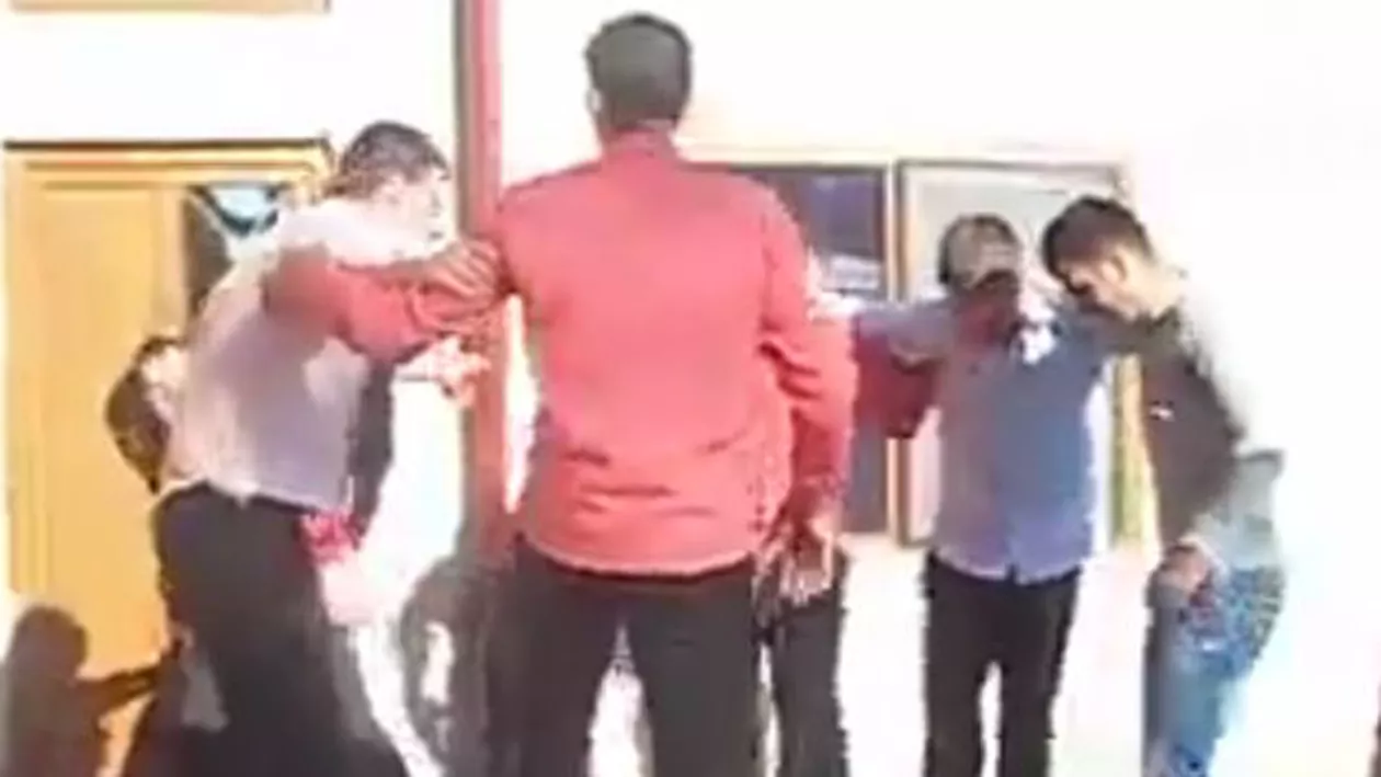 Ce fac mai mulți tineri la o nuntă îi va înfuria pe miri (VIDEO)