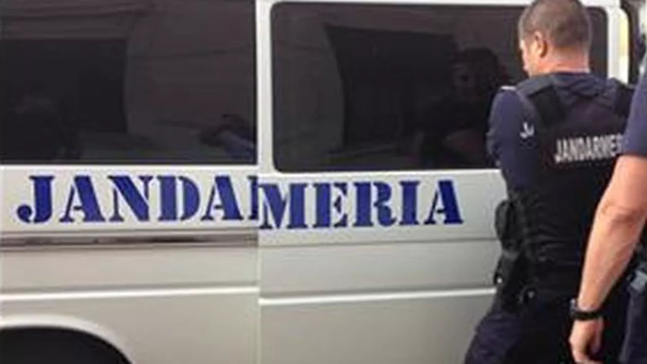 Gest impresionant al jandarmilor din Arad, plecaţi să amendeze o familie (FOTO)