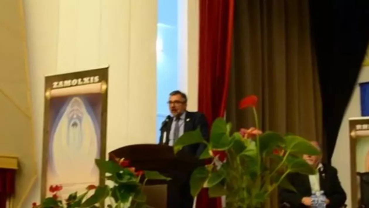 "Ministrul Cancan" al Culturii, prezent la Congresul dacofililor care neagă romanizarea. Romașcanu: Să facem o propunere de amendare a programei școlare! (VIDEO)