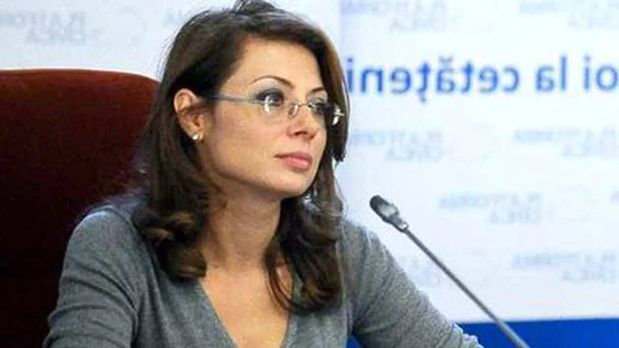 Gafă FĂRĂ PRECEDENT: Șefa Comisiei pentru alegerile din 2009 a trimis un SMS personal presei (FOTO)