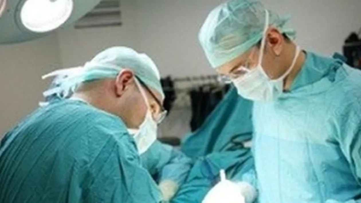 Ironia sorții: Un chirurg ortoped și-a rupt piciorul în sala de operație