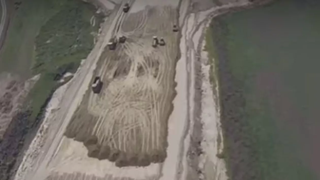 Absurdul infrastructurii românești: Pe trei loturi din autostrada Târgu Mureș - Câmpia Turzii nu se lucrează pentru că autoritățile nu au revizuit Acordul de Mediu (VIDEO)