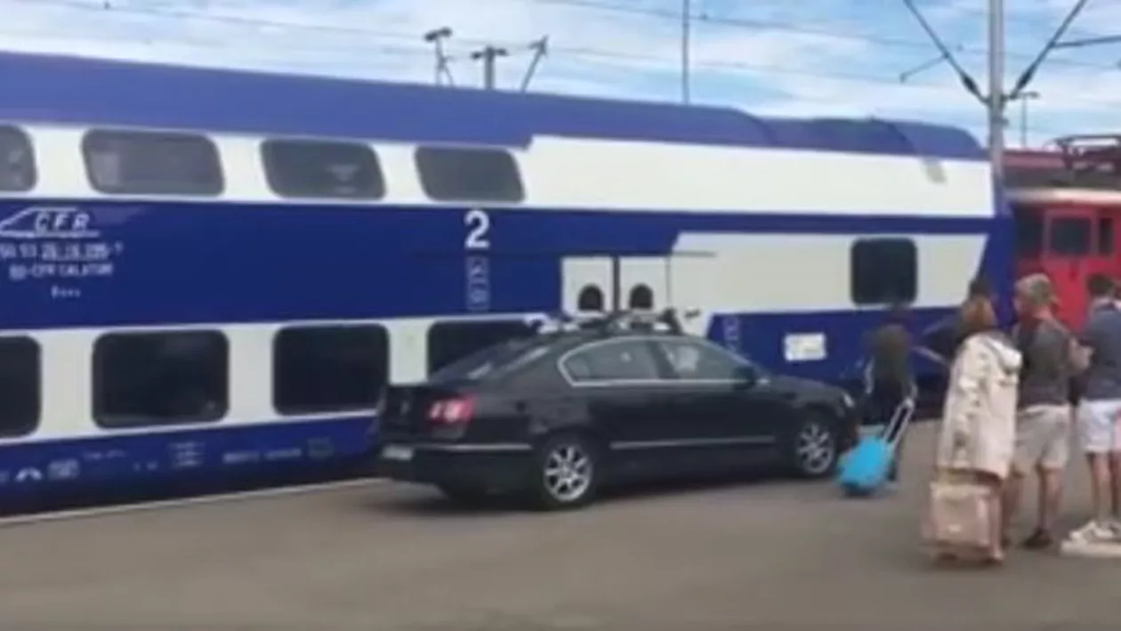 Un "ȘMECHER" cu bolid de lux se plimbă pe peronul gării din Brașov, printre călători (VIDEO)