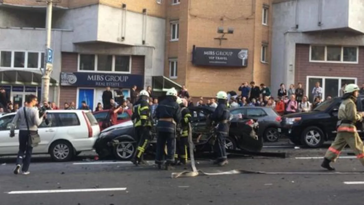 Atentat în capitala Ucrainei: O mașină a explodat lângă un centru comercial (VIDEO)