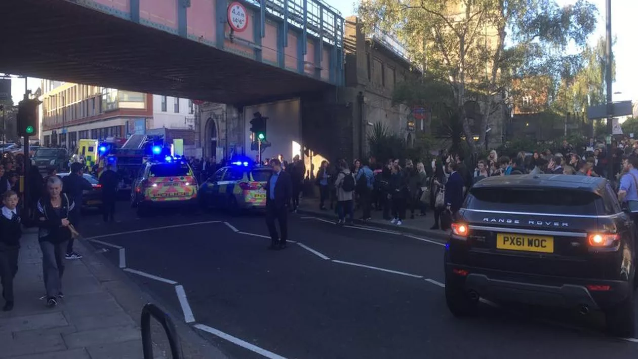 Explozie la metroul londonez: Mai mulți călători au fost răniți. Autoritățile vorbesc despre un „incident terorist” (FOTO, VIDEO)