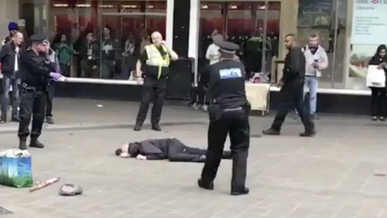 Panică în Birmingham: Un bărbat înarmat cu un cuțit a încercat să atace mai multe persoane (VIDEO)