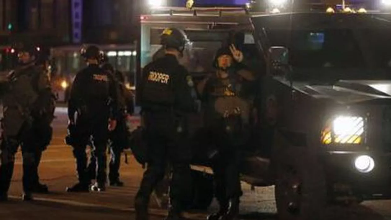 Manifestațiile violente din St. Louis împotriva achitării unui polițist nu dau semne de încetare