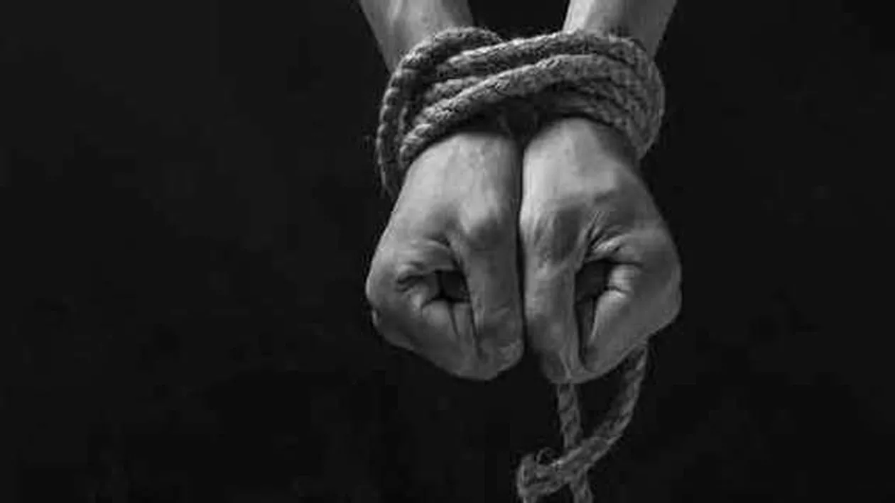 Viața bate filmul! O tânără care era captivă de 4 ani a scăpat datorită unui joc pe telefon