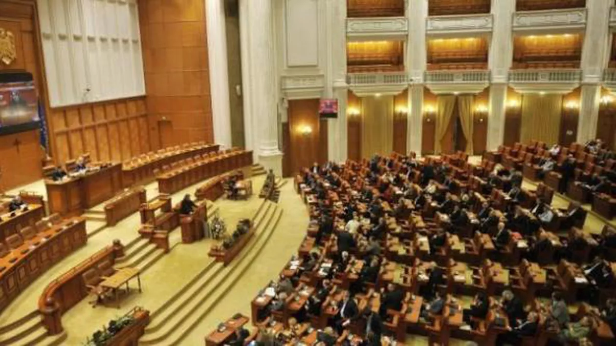 Parlamentarii se reunesc în şedinţă comună pentru a adopta declaraţia cu privire la minorităţile din Ucraina