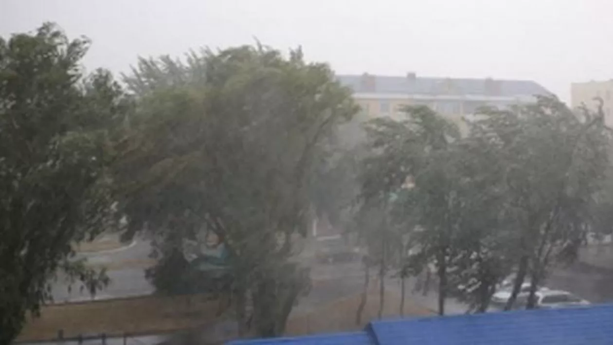 Cod portocaliu de ploi violente. Care sunt județele vizate (FOTO)