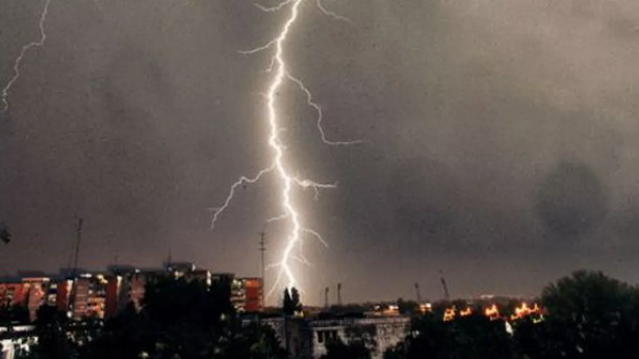 APEL către bucureșteni: Care sunt zonele de risc pe timp de furtună în Capitală