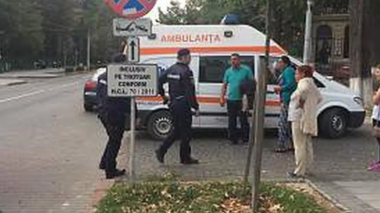 Botoşani: Scandal între romi în fața Judecătoriei, după ce o minoră a fugit de acasă și s-a măritat