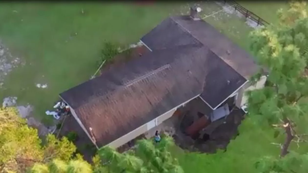 O casă din Florida a fost înghițită de pământ după uraganul Irma (VIDEO)