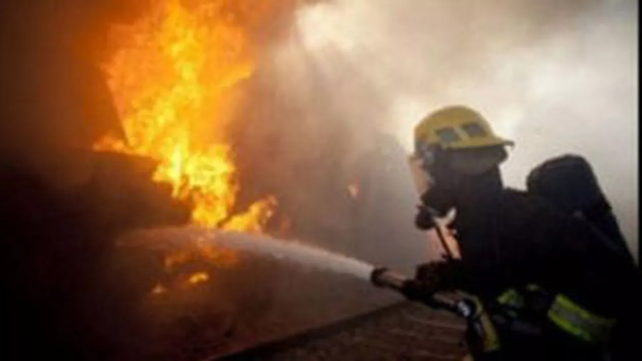Incendiu PUTERNIC în Capitală: Un om a ars de viu (FOTO)
