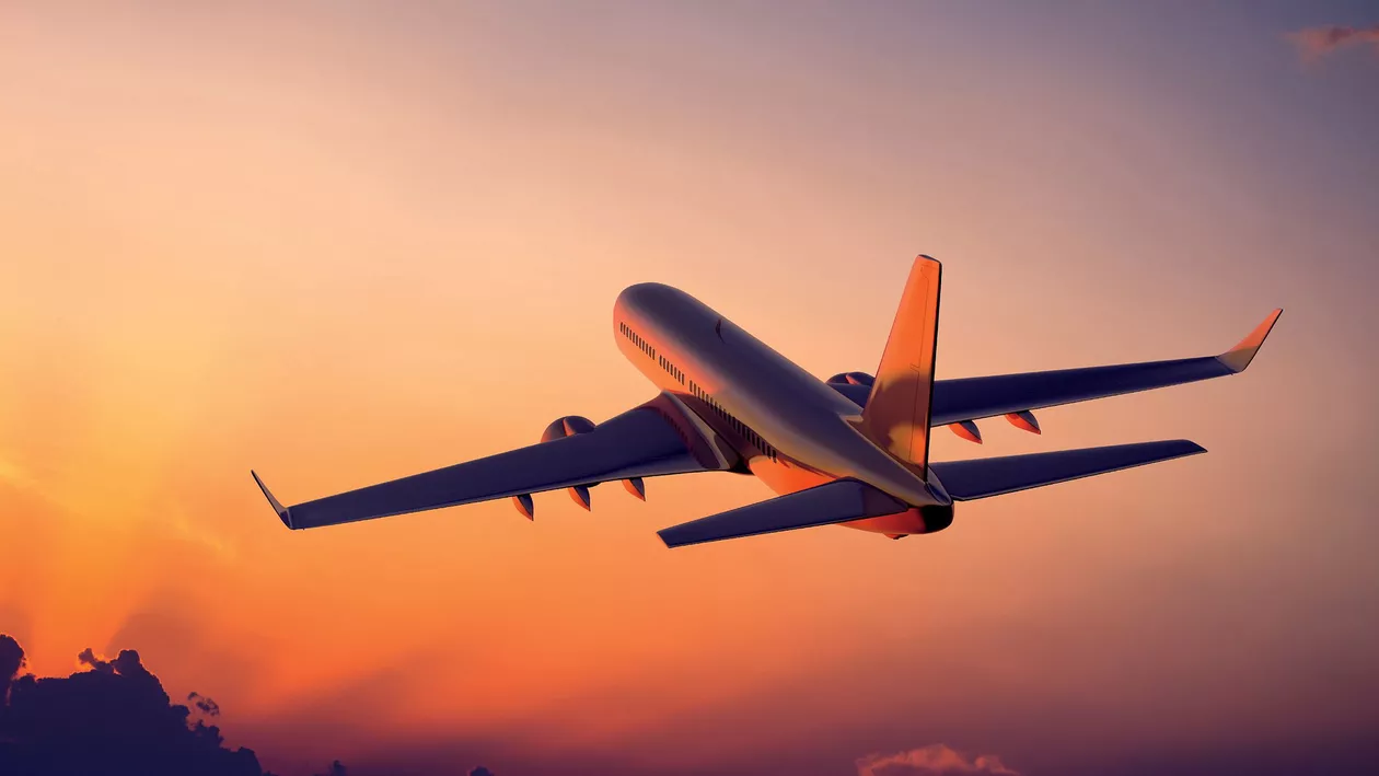 O pasageră a fost TÂRÂTĂ afară dintr-un avion. Motivul este aberant! (VIDEO)