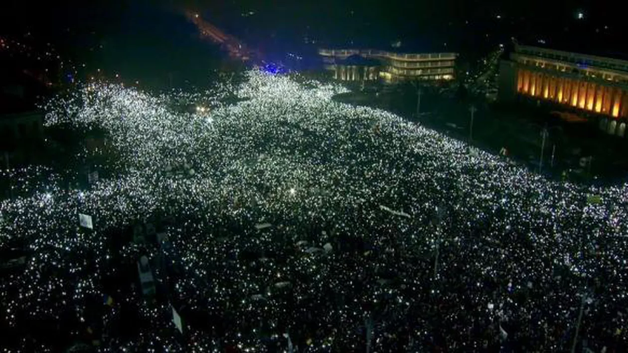 ”Ne-am săturat cât ne-ați furat”: Nou protest, duminică, în Piața Victoriei