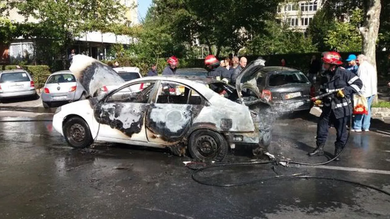 O mașină explodat în centrul Brașovului (FOTO)