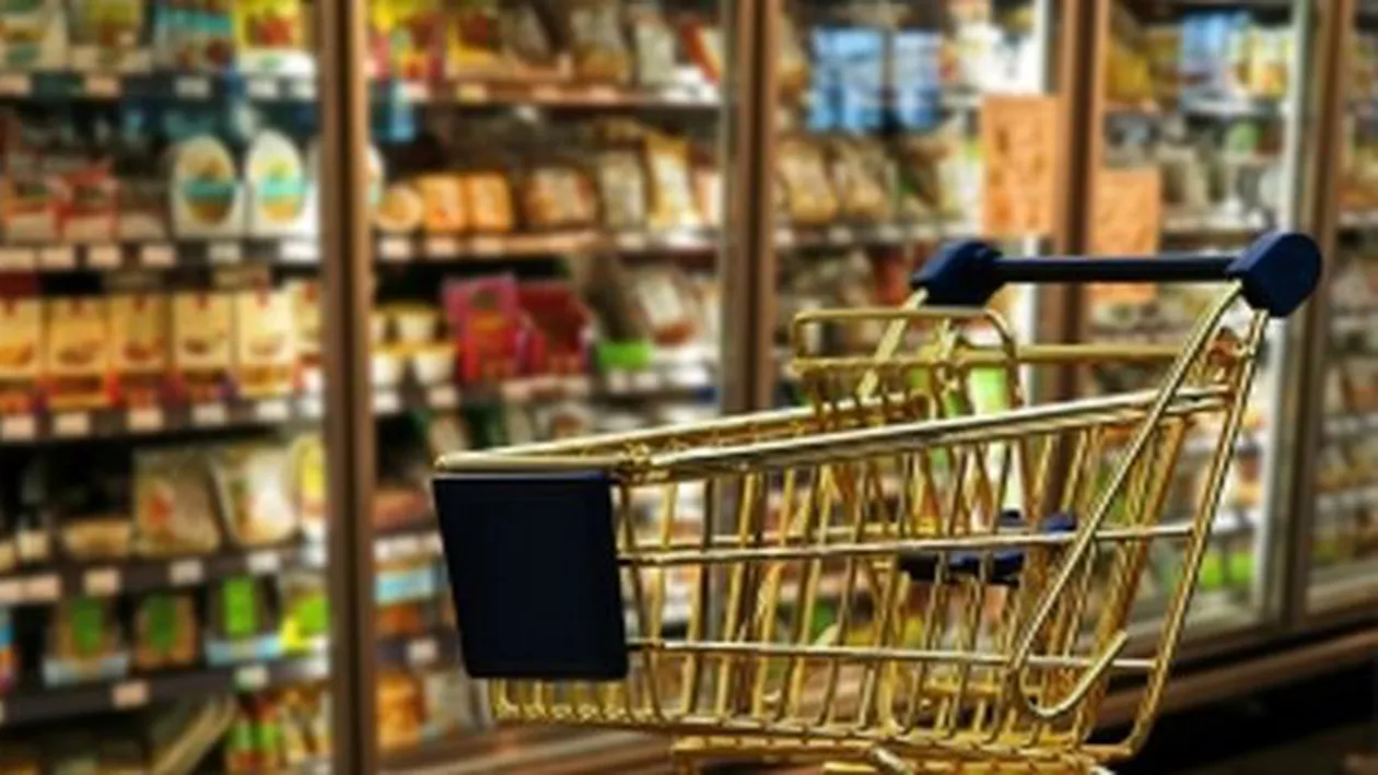 Cum înșală comercianții: Preț dublu la casă față de raft, la un supermarket din Timișoara (VIDEO)