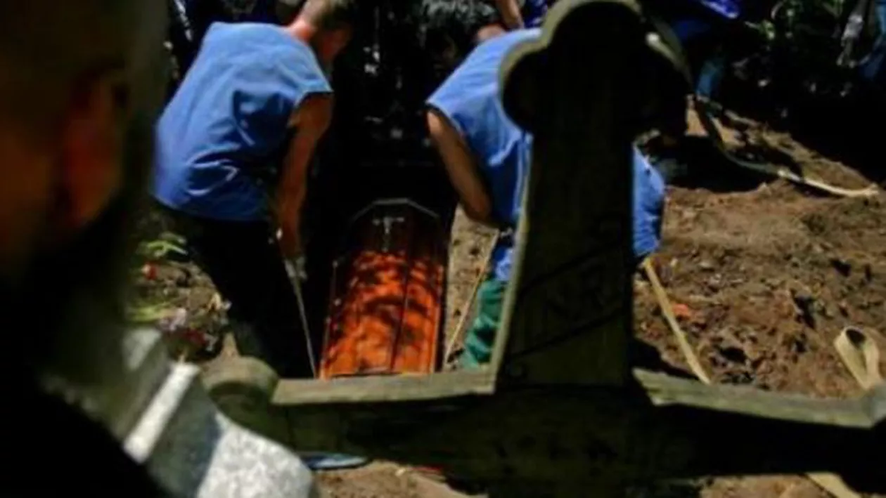 „Prevăd o vâjâială de furgonete mortuare prin toată țara, cu ochii pe ceas!” Noua lege a înmormântărilor va crea haos