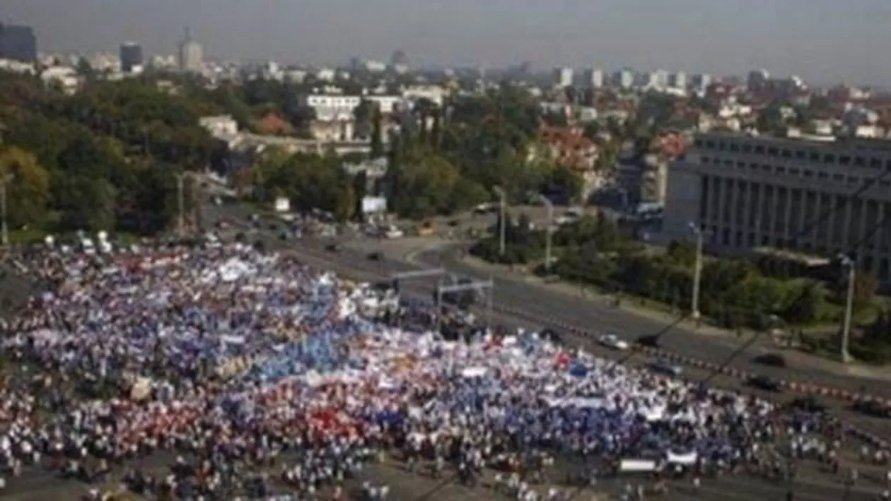Miting de proporţii sub geamul lui Tudose: Mii de sindicalişti protestează în fața Guvernului (FOTO, VIDEO)