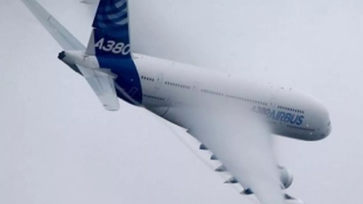 Motorul explodat al avionului Air France, găsit în Groenlanda, la o săptămnână distanță de la accident (FOTO)