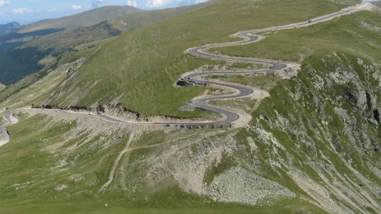 Transalpina, închisă temporar din cauza viscolului anunțat
