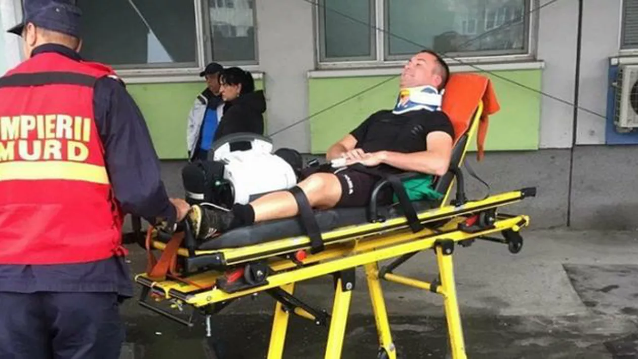 SCENE INCREDIBILE! Arbitru bătut cu bestialitate de un jucător, în timpul unui meci (FOTO)