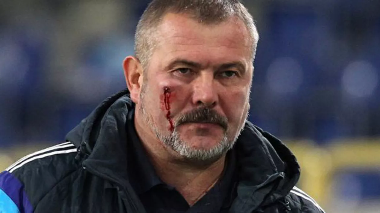 Deputat bătut pe stadion, la cel mai ciudat meci din fotbalul ucrainean (VIDEO)
