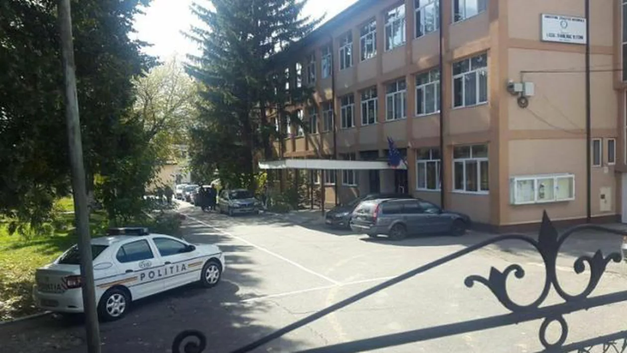 Box inedit! Un bărbat a bătut 2 profesoare și trei elevi la Liceul Chimic din Râmnicu Vâlcea