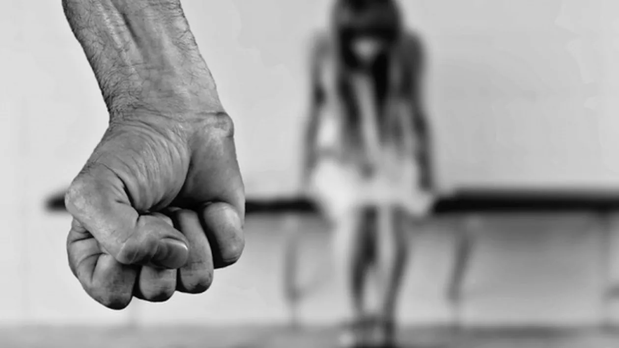 O urmărea când ieşea de la şcoală, după care o viola! Drama unei minore de 12 ani