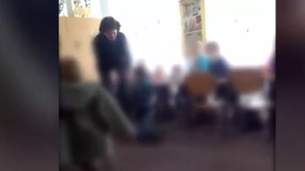 Educatoarea care lovea copiii a fost internată la psihiatrie. Decizia, luată de magistrați