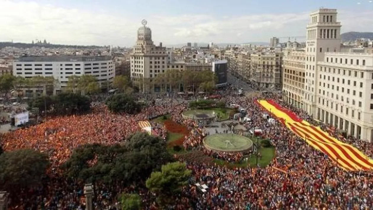 Protestele din Spania continuă. Peste 200.000 de oameni protestează împotriva reținerii celor doi lideri separatiști