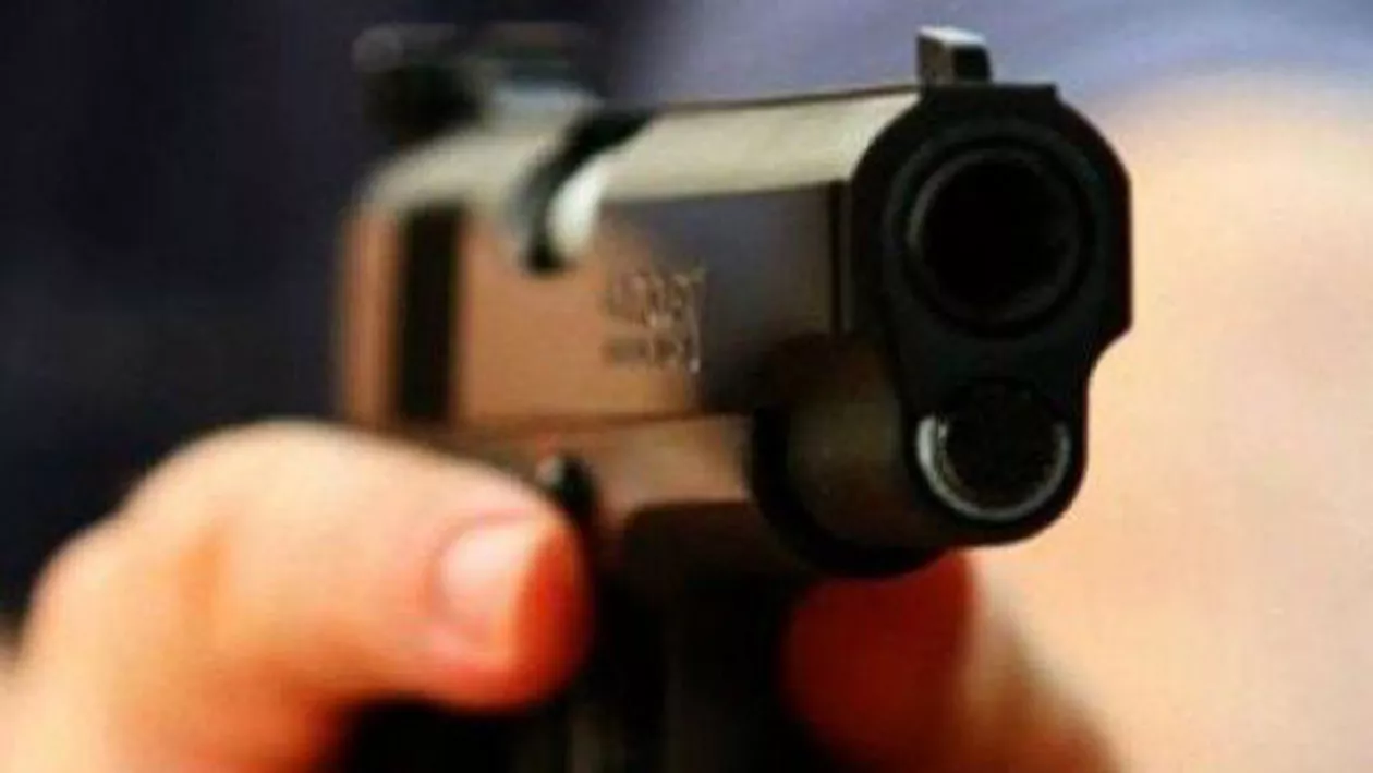 Bărbat prins la furat lemne, împușcat mortal de un polițist: Care a fost gestul ce l-a costat viața