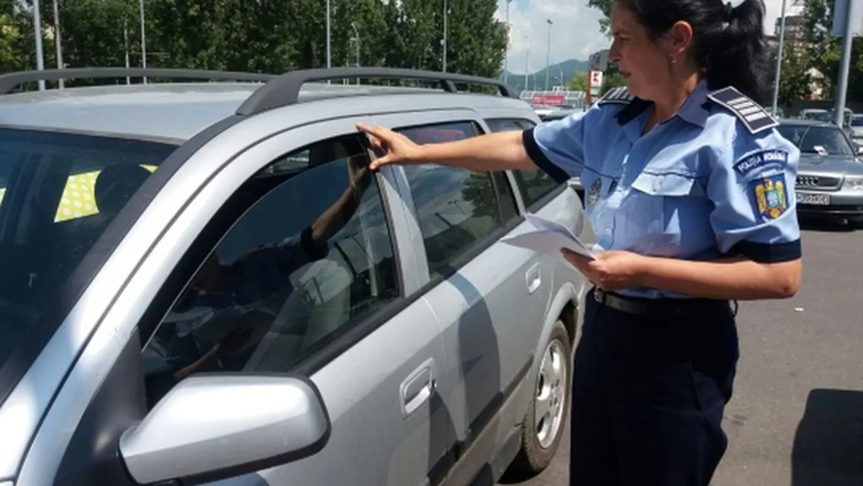 ÎNGROZITOR: Un copil a murit STRANGULAT de portiera unei mașini!