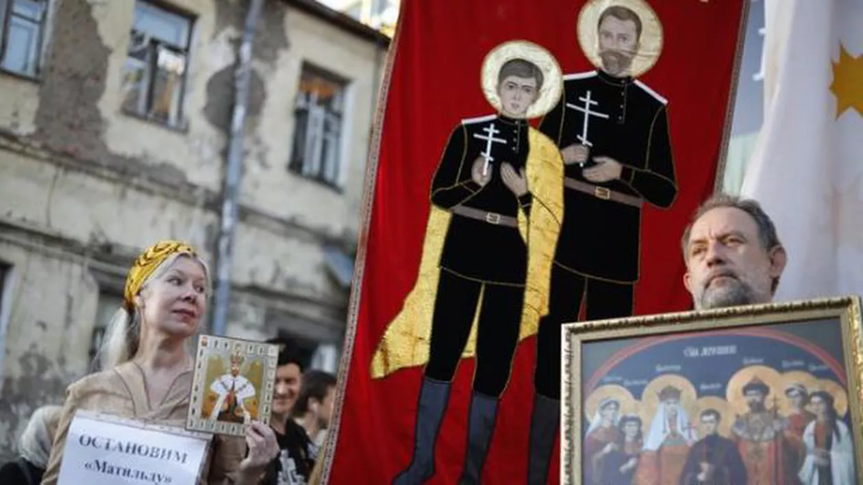 Moscova: VIOLENȚE la premiera unui film controversat. Radicali ortodocși reținuți de poliție!