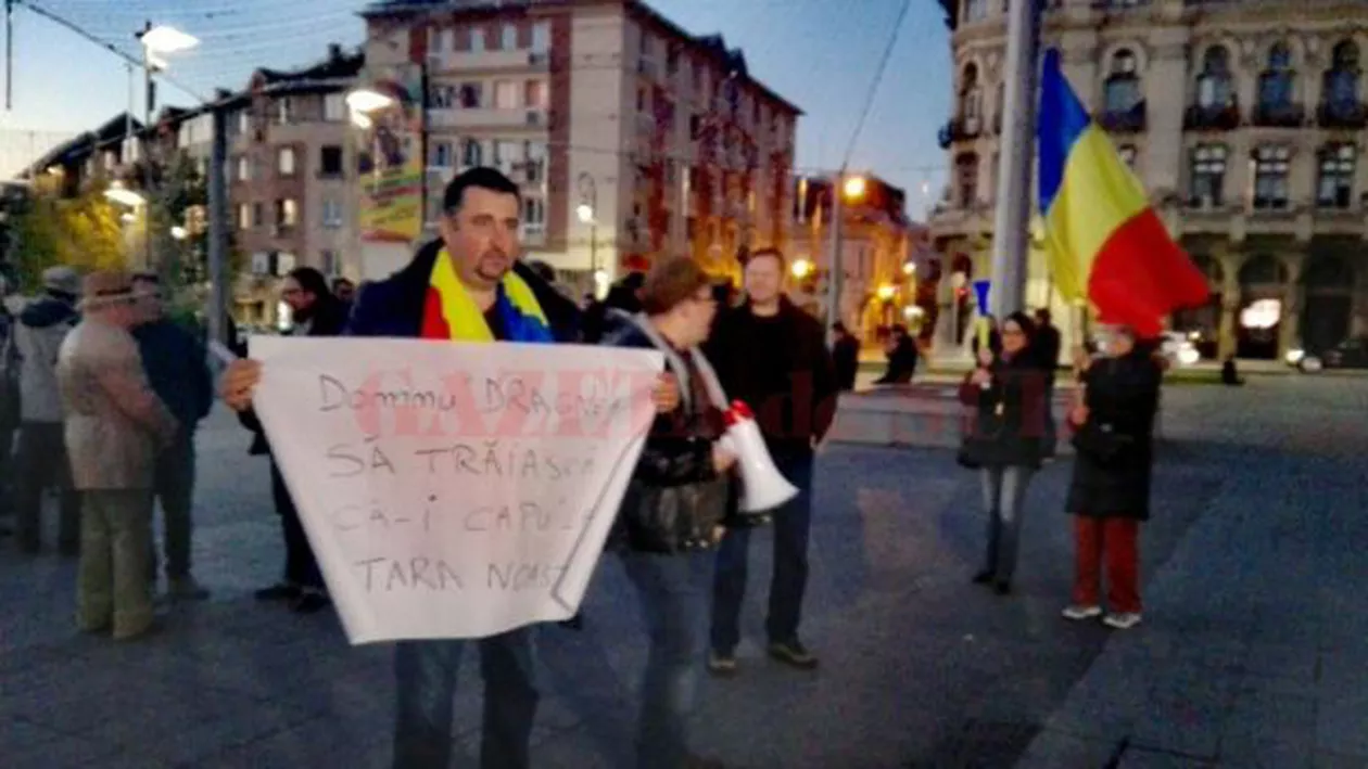Craiovenii sunt în stradă: “Jos Tăriceanu, Dragnea și Dorneanu!” (VIDEO și FOTO)