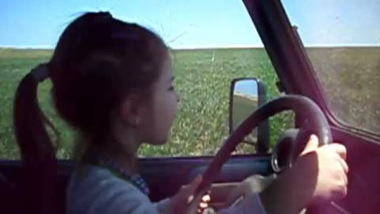 Incident în Constanța: Două FETIȚE lăsate SINGURE în mașină au pornit motorul autoturismului. Ce a urmat ... Totul a fost FILMAT (VIDEO)