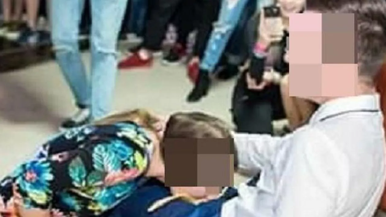 SCANDAL în Bacău! O elevă de clasa a X-a, FILMATĂ în timp ce îi face SEX ORAL unui coleg!