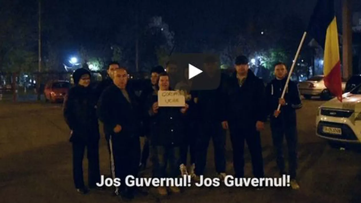 „Sunt prea mulți ani de când Dragnea ne ține cu piciorul pe grumaz“ - O mână de teleormăneni protestează împotriva șefului PSD (VIDEO)