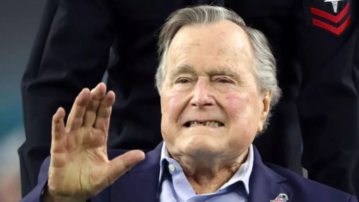 George Bush Senior acuzat că a pipăit posteriorul unei fete de 16 ani (FOTO)