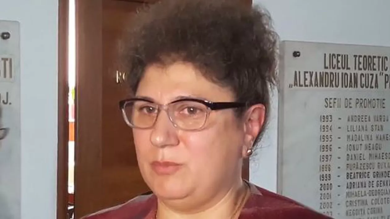 Diriginta care a tuns doi elevi în fața clasei se declară "un profesor serios": „Dacă le lipseşte o şuviţă din perişor nu înseamnă că li se schimbă imaginea“