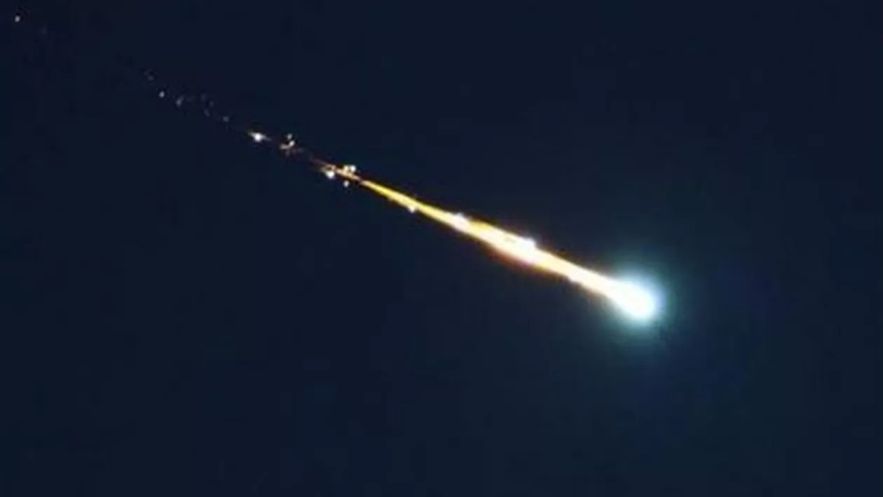 Un METEORIT brăzdează cerul nopții la Dresda (VIDEO)