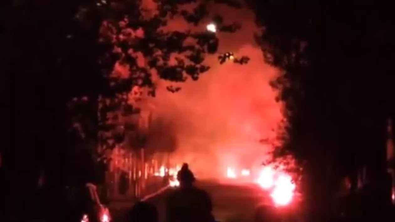 LUPTE DE STRADĂ în Atena. ZECI DE MII de manifestanți contra forțelor de ordine. VIOLENȚE FĂRĂ PRECEDENT! (VIDEO)