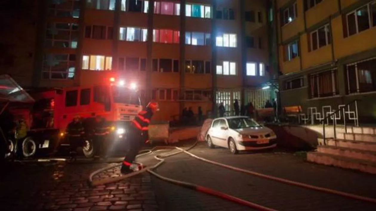 INCENDIU într-un complex studenţesc din Cluj-Napoca: 160 de persoane, evacuate. INCREDIBIL de la ce a pornit focul! (VIDEO, FOTO)