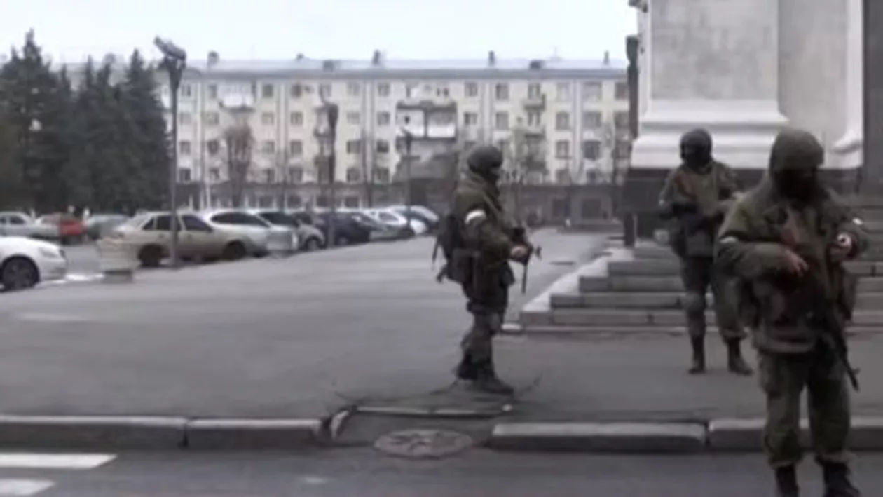 "Omuleții verzi" din uniforma rusă nemarcată au înconjurat centrul orașului Luhansk (VIDEO)