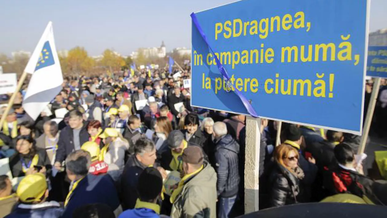 5.000 de oameni PROTESTEAZĂ în fața Palatului Parlamentului, în ziua MOȚIUNII DE CENZURĂ (FOTO)