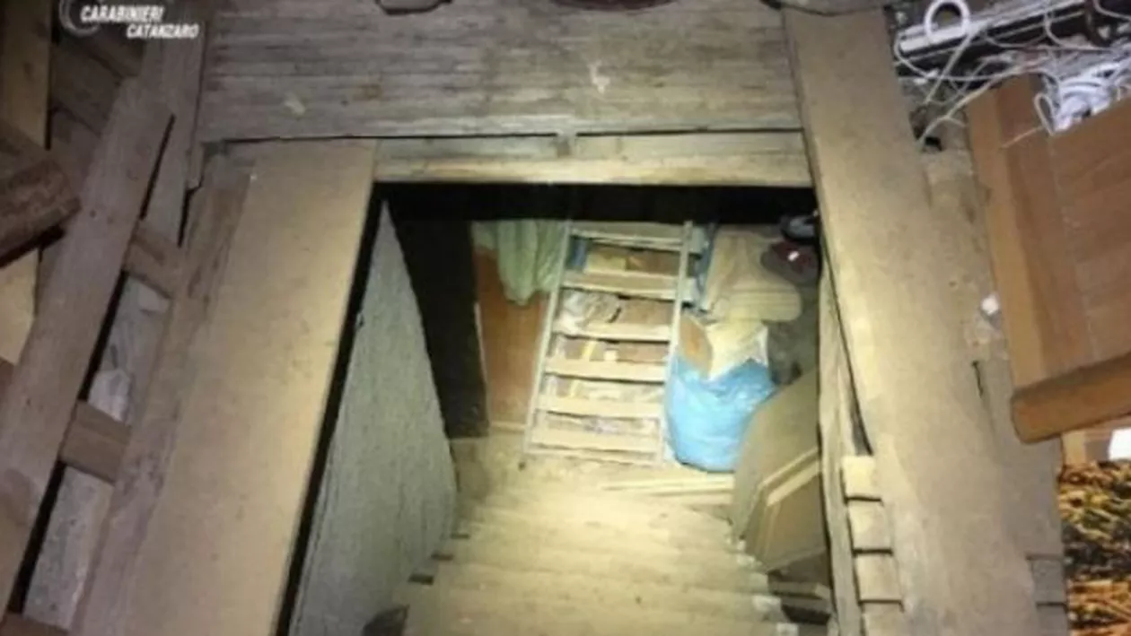Românca ţinută captivă 10 ani într-un beci a fost căutată în urmă cu câţiva ani de mama sa prin Italia